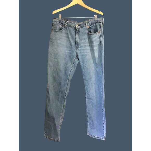 LEVI - LIGHT WASH STRAIGHT LEG MEN'S JEANS SIZE 36X32 - Picture 1 of 6